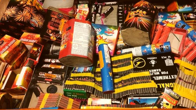 Este legal să folosești artificii și petarde în seara de Revelion? Ce tipuri de artificii sunt permise?