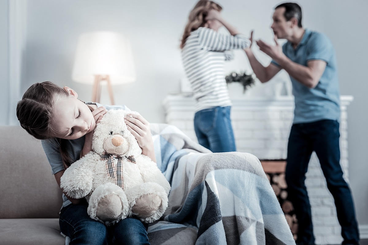 Unde trebuie să suni dacă ești victima violenței domestice