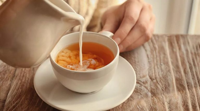 De ce se pune lapte în ceai. Mihaela Bilic are explicația