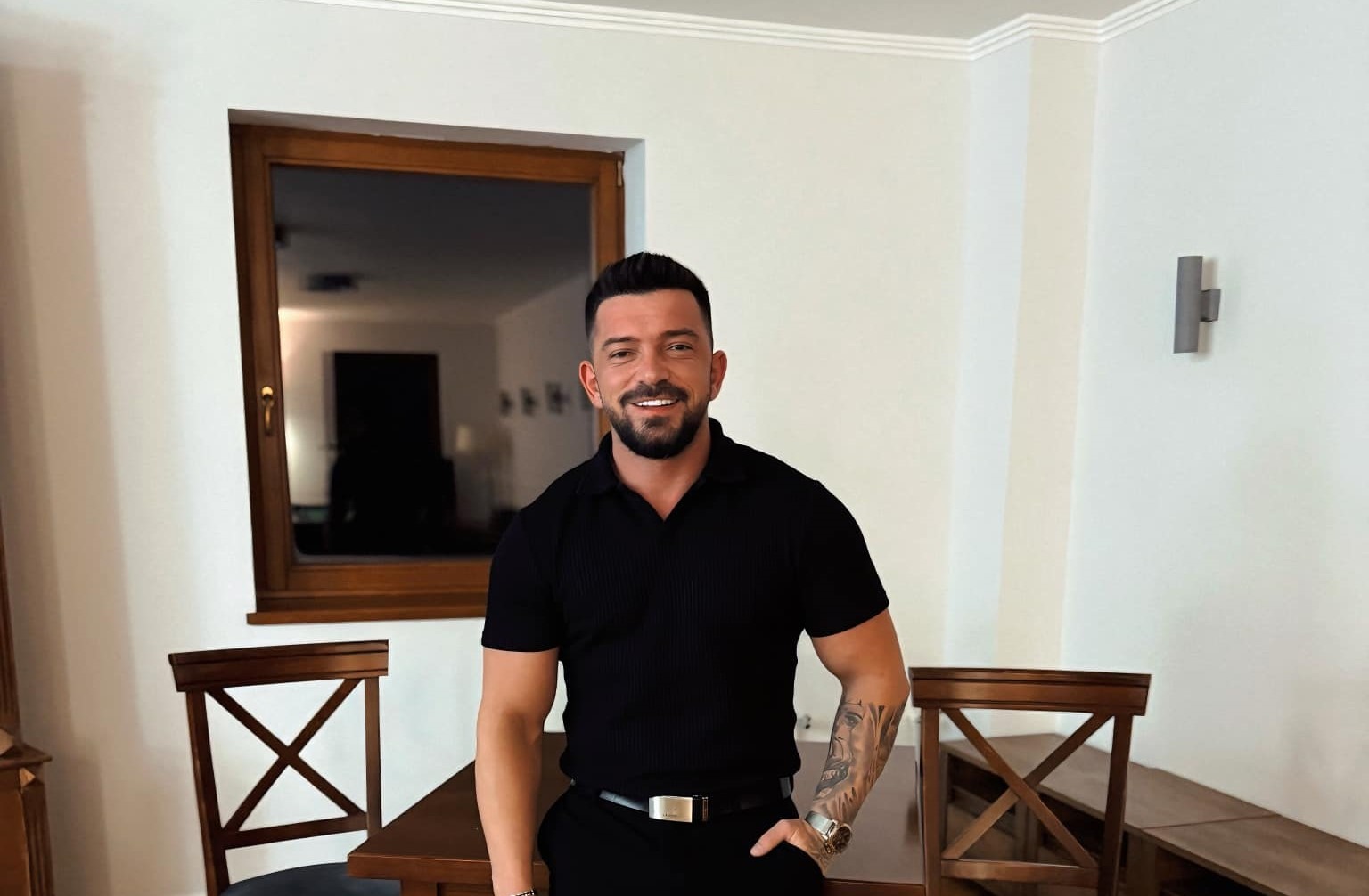 Cine este Andrei Perneș?