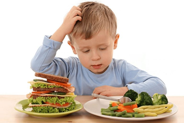 Nu îl certa că nu mănâncă! Studiile arată că un copil mofturos la mâncare este programat genetic