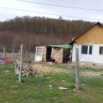 Casa în care locuiesc Ramona, Eva și tatăl fetiței născute ca printr-o minune / Foto: Ego