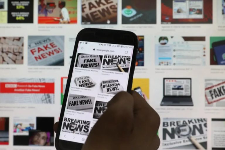 Românii și fake news-ul: Dezinformarea online, o problemă care costă Europa miliarde