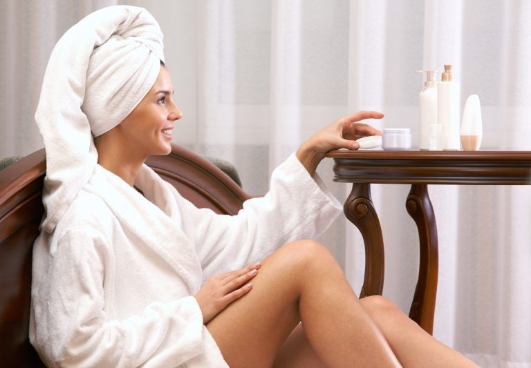 Rutina corectă de îngrijire a pielii începe cu vizita la dermatolog