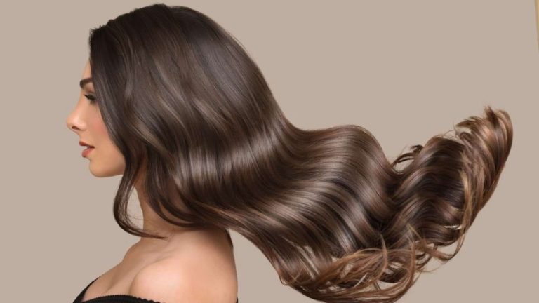 Trucuri esențiale pentru un păr sănătos. Scapă de deteriorare cu aceste soluții simple