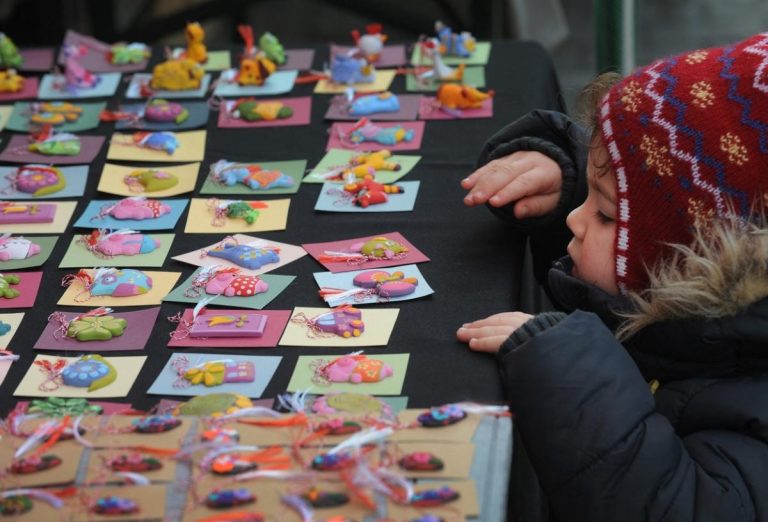 Până când se poartă mărțișorul primit de 1 Martie. Ce spune tradiția la români