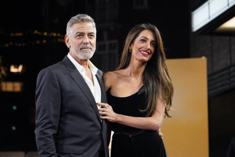 Amal Clooney, soția celebrului actor George Clooney, ar putea pierde dreptul de a intra în SUA din cauza unui ordin semnat de Trump