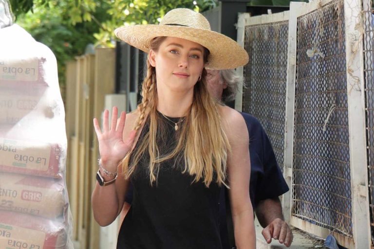 Amber Heard trăiește departe de Hollywood, în timp ce Johnny Depp revine pe marile ecrane