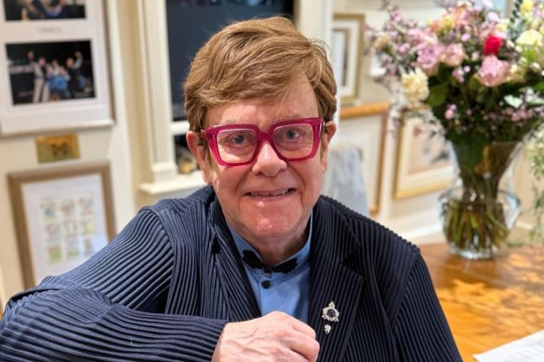 Elton John, față în față cu pierderea vederii: „Trebuie să te obișnuiești. Sunt norocos cu viața pe care o am”
