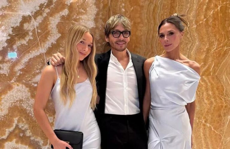 Harper Beckham, apariție elegantă în Dubai alături de mama sa, Victoria Beckham