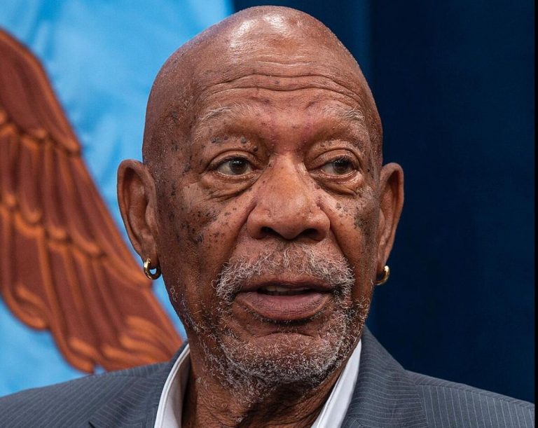 Morgan Freeman și misterul cerceilor de aur. Povestea din spatele unui accesoriu iconic