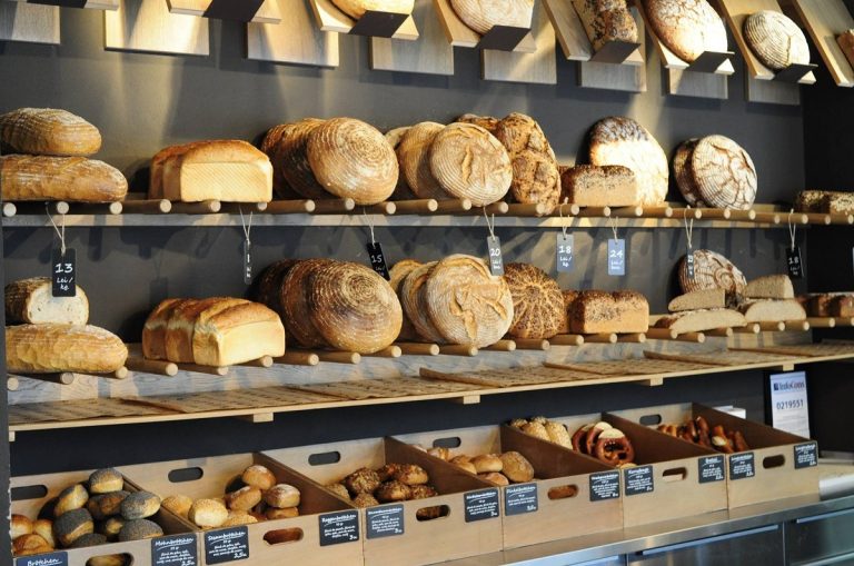 Preț record pentru o pâine în România. Cât a plătit un client într-o brutărie din Turda