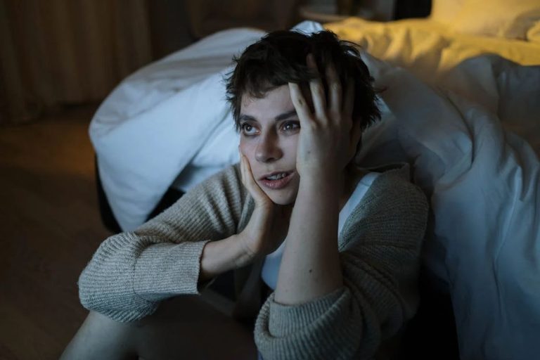 Trucul simplu recomandat de un medic pentru calmarea minții hiperactive și un somn mai rapid
