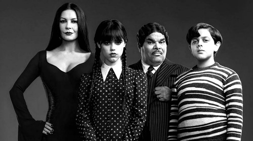 Goth glamour: familia Addams, o inspirație pentru această tendință