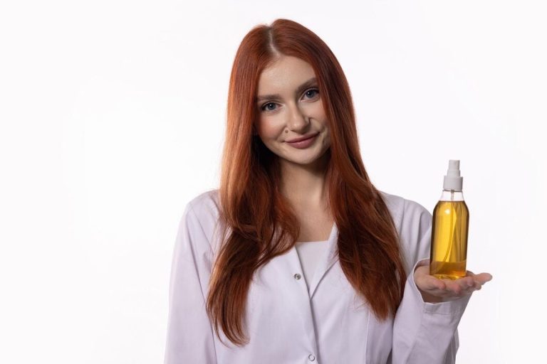 Ce efecte au, de fapt, uleiurile asupra părului? Adevăruri și mituri despre cele mai populare ingrediente naturale