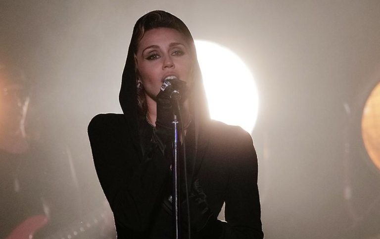 Miley Cyrus, internată în spital după filmările pentru noul său proiect. Ce a adus-o pe artistă pe mâna medicilor