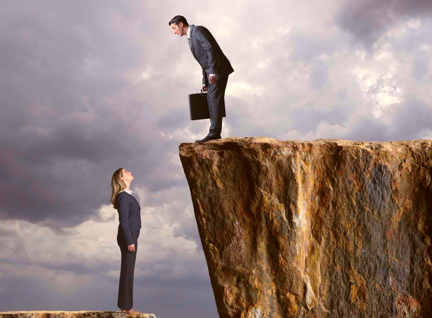 Cât de egale sunt femeile cu bărbații în România? Ne răspunde un raport recent!