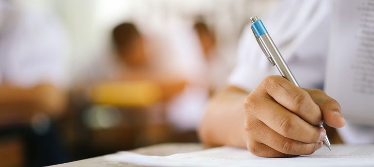 BAC 2025, Română: Ce subiecte au primit elevii de la real și uman. Subiectele, publicate ilegal pe internet