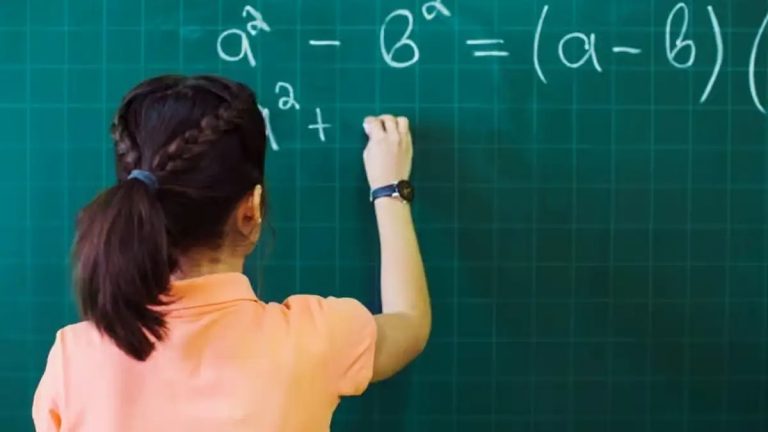 Ce subiecte au picat la Matematică la Evaluarea Națională 2025. Exercițiul final a fost despre cub