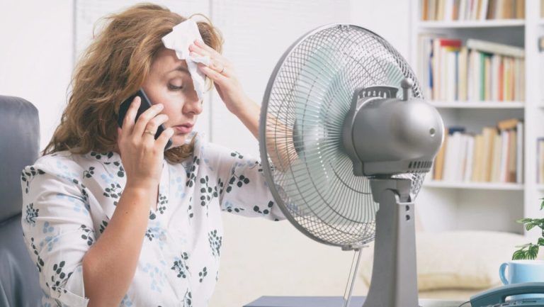 Cum să îți menții locuința rece pe caniculă fără aer condiționat. Cele mai bune soluții low cost