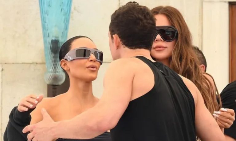 Kim Kardashian și Orlando Bloom, surprinși în ipostaze apropiate. Ce se întâmplă în lipsa lui Katy Perry?