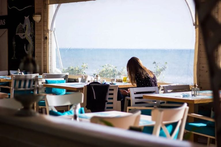 Prețuri record la Mamaia în vara 2025. Turiștii trebuie să se pregătească pentru scumpiri