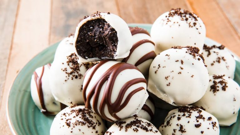 Rețeta rapidă care cucerește orice pofticios. Cum se prepară Trufele Oreo