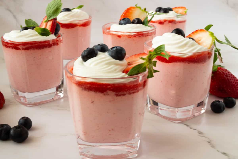 Un mousse care nu dă greș! Cum faci cel mai simplu mousse de căpșuni acasă, fără coacere