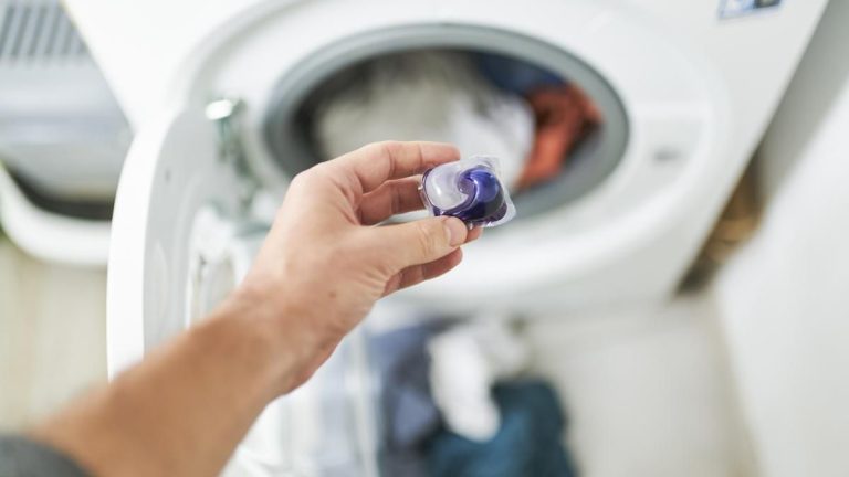 Câte capsule de detergent se folosesc la o spălare? Află adevărul pe care puțini îl cunosc