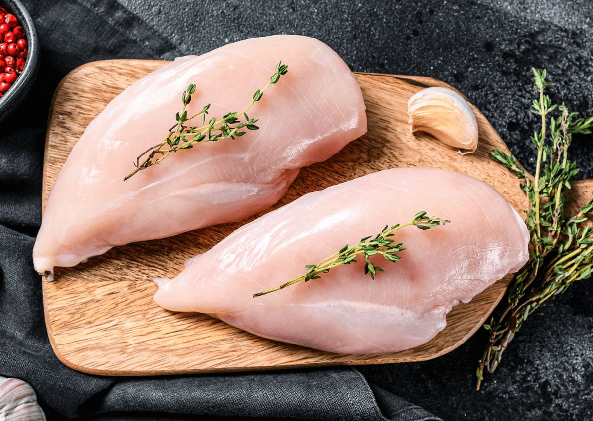 De ce nu trebuie să speli carnea de pui