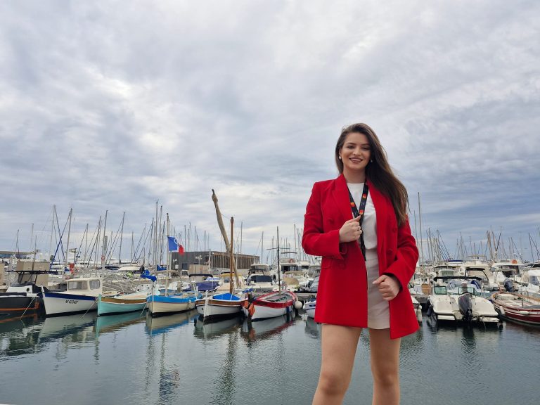 Ioana Budu, cea mai nouă vedetă a României, face dezvăluiri fierbinți! Actrița a furat un animal: ”M-au reclamat la Poliție”