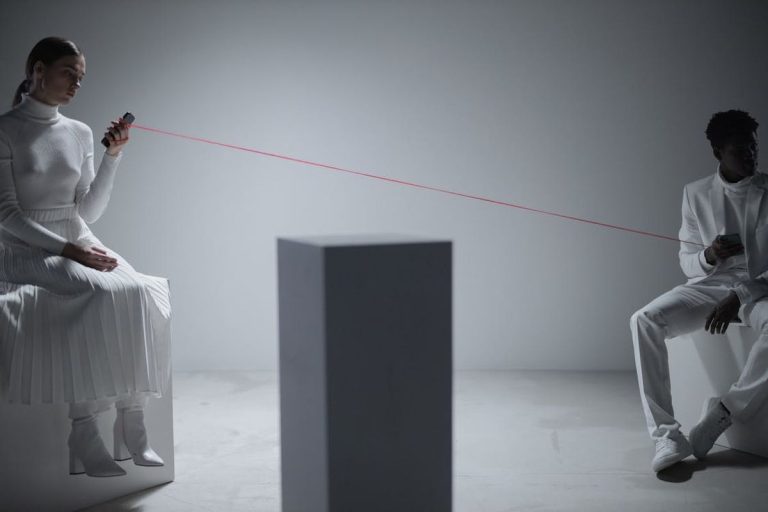 Semne clare că relația la distanță nu mai funcționează. Când este momentul să o închei