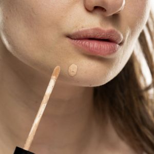 Cum alegem corectorul potrivit? Tot ce trebuie să știi pentru un machiaj uniform