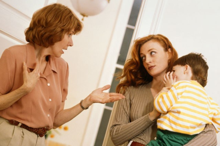 O noră a încercat să-i mai ofere o șansă soacrei manipulatoare, dar a ajuns să regrete imediat. Ce a declanșat scandalul dintre cele două