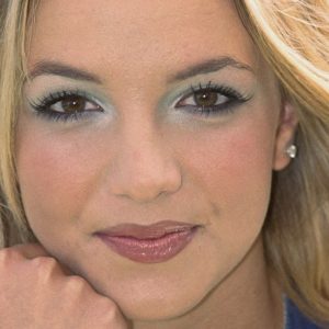 Trenduri de machiaj din anii 2000 care au făcut furori în 2025 (și probabil în 2026)